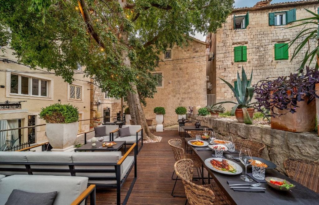 Heritage Hotel 19 — 5