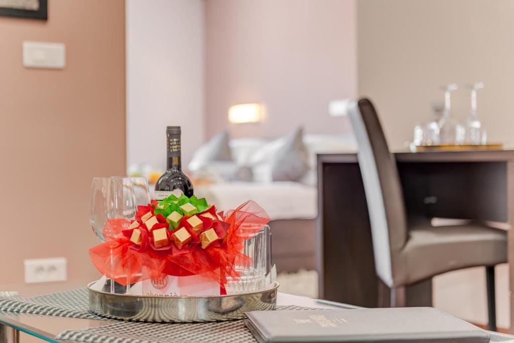 Palace Suites Heritage Hotel - Adults Only — 1