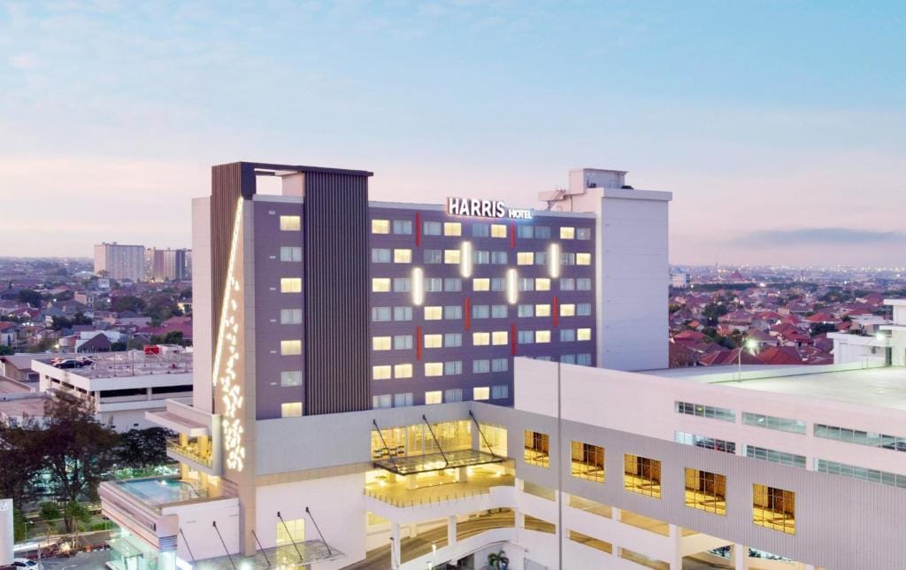 HARRIS Hotel & Conventions Bundaran Satelit Surabaya — 1