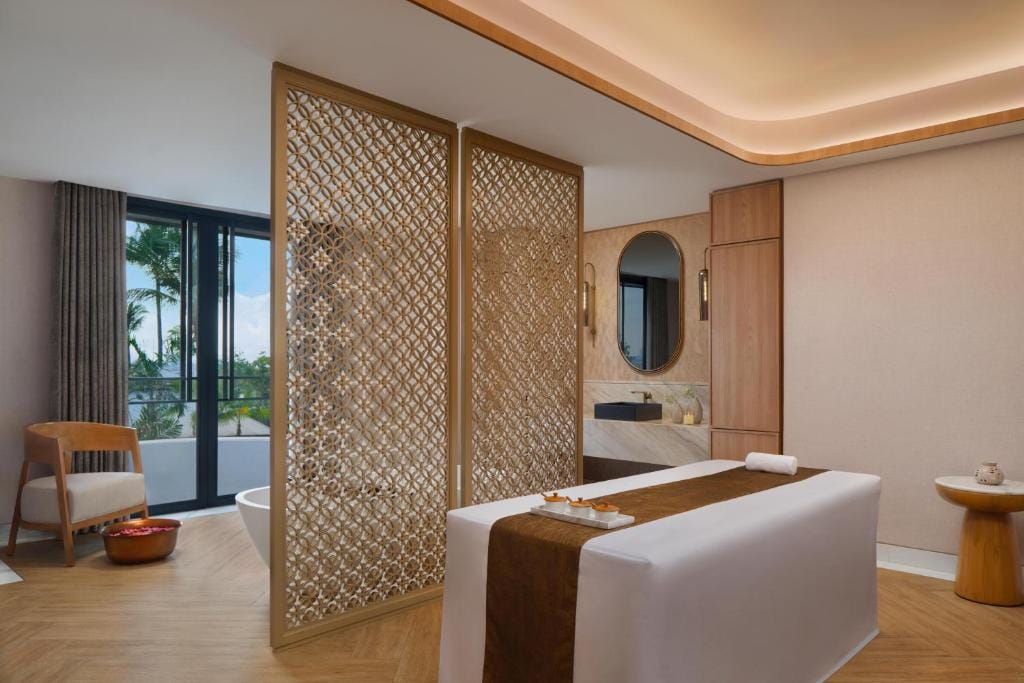Sheraton Surabaya Hotel & Towers — 4