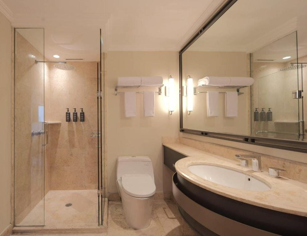 Sheraton Surabaya Hotel & Towers — 5
