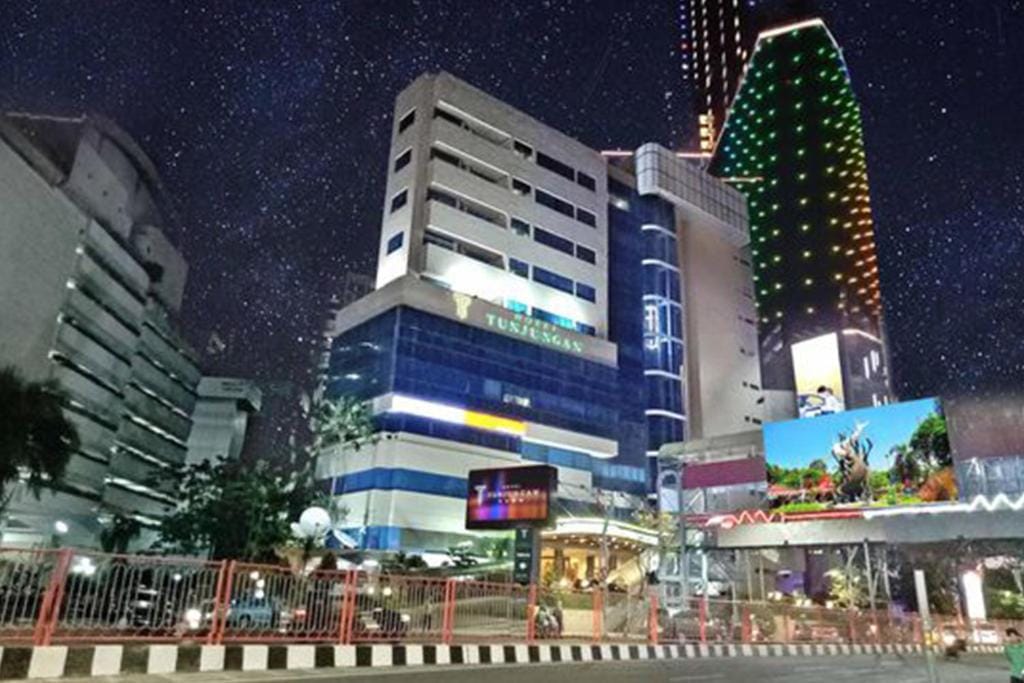 Tunjungan Hotel — 5