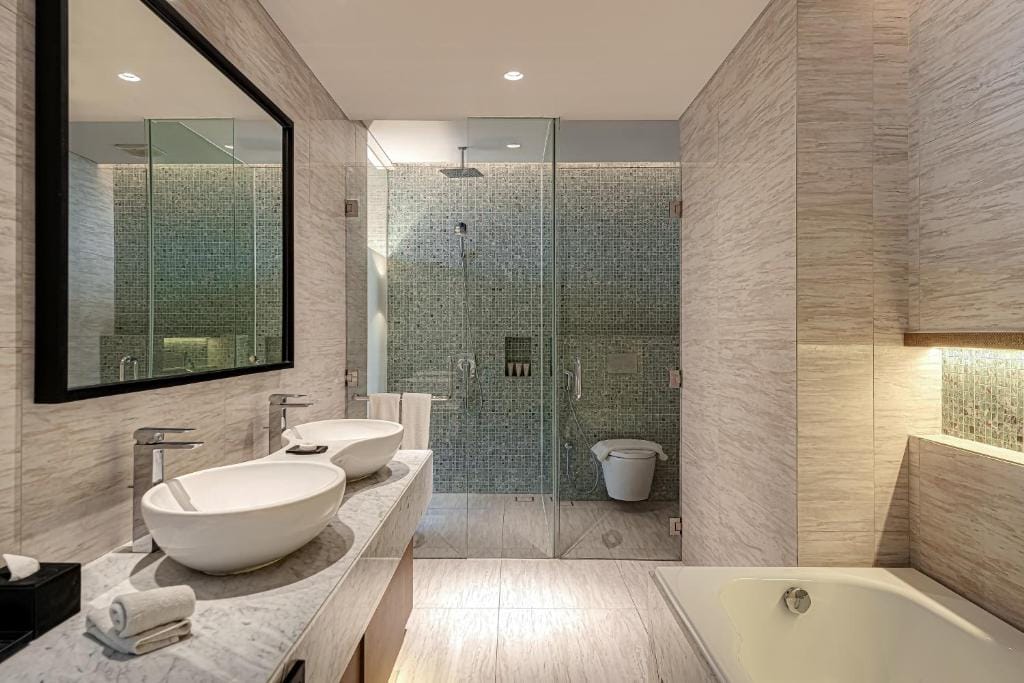 Whiz Luxe Hotel Spazio Surabaya — 3