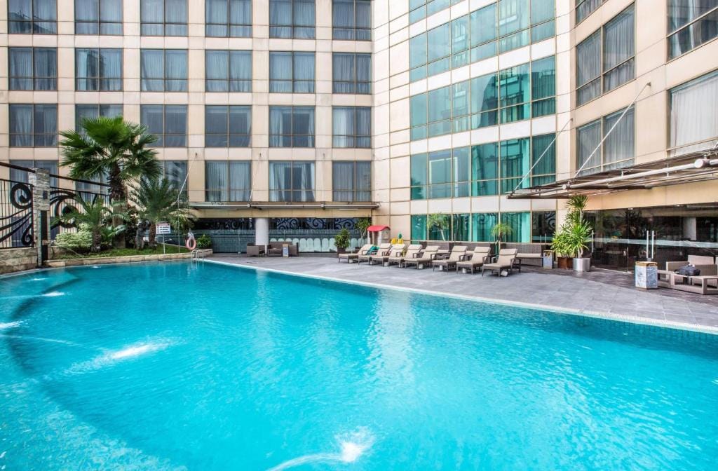 Wyndham Surabaya — 4
