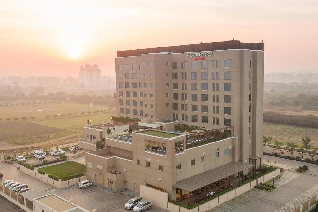 Courtyard by Marriott Surat — 1