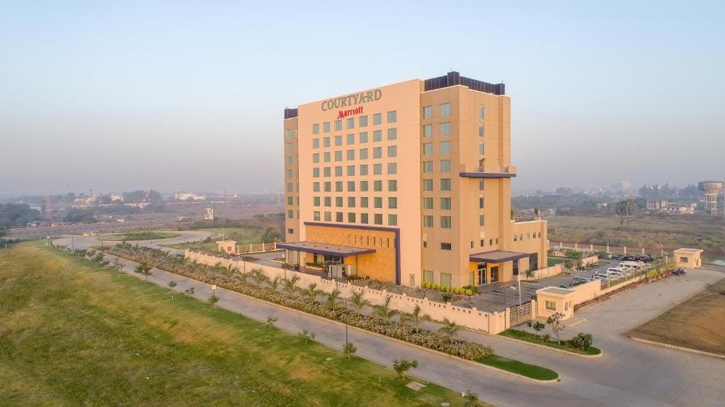 Courtyard by Marriott Surat — 5