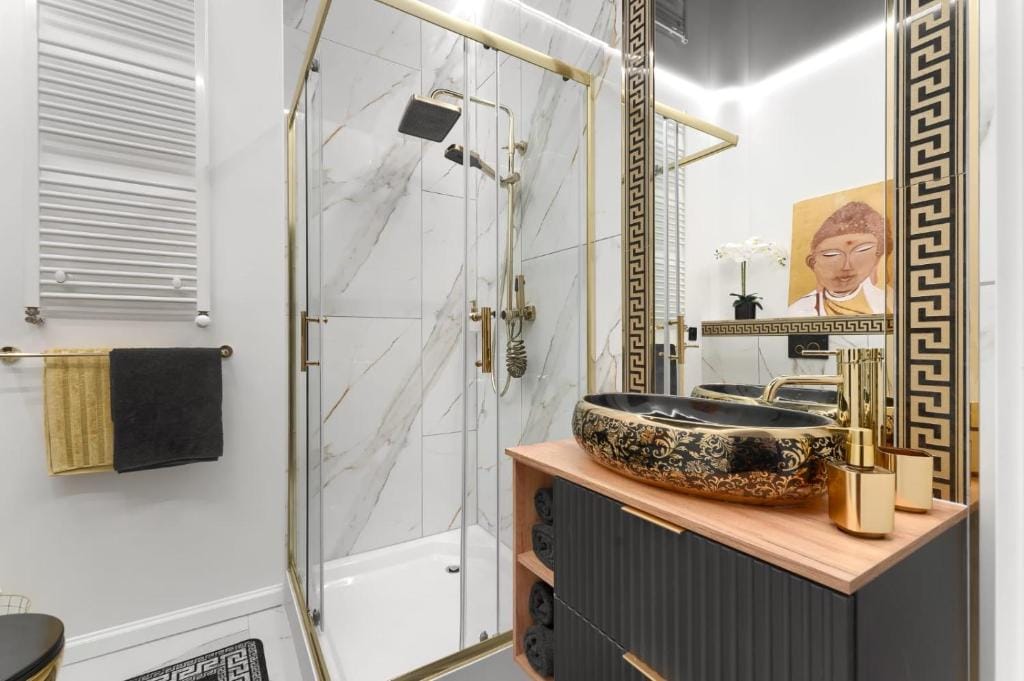 Hanza Tower Suite 21st Floor or Studio 5th Floor — 2