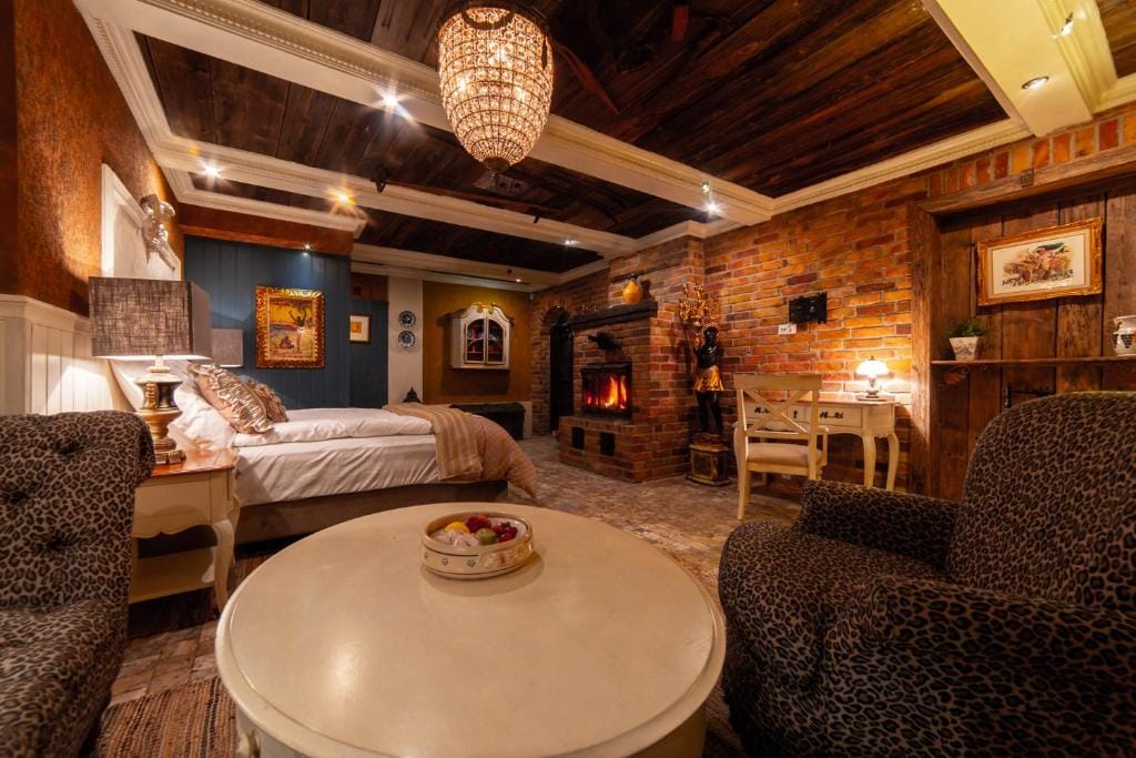 Paul's Fantasia Boutique Suites — 2