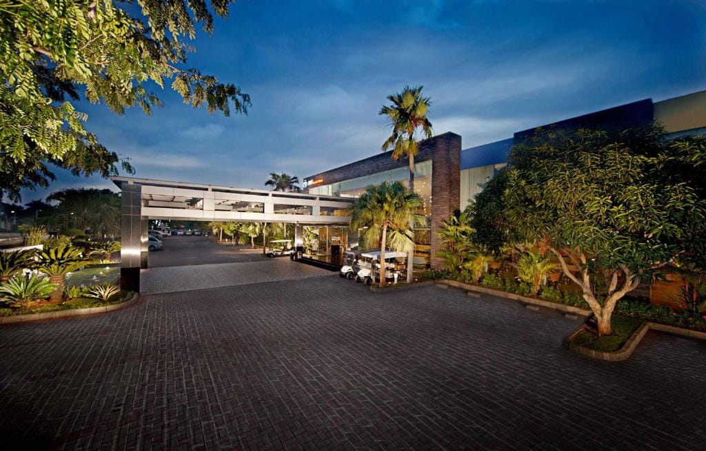 FM7 Resort Hotel - Jakarta Airport — 3