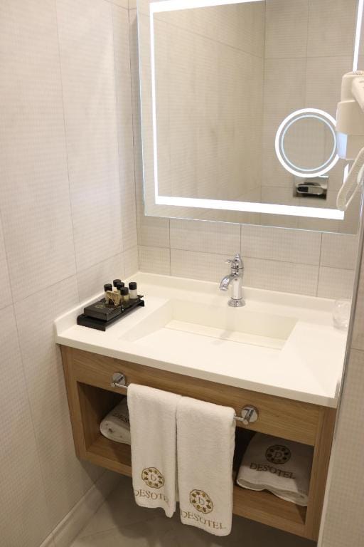 DES'OTEL — 3