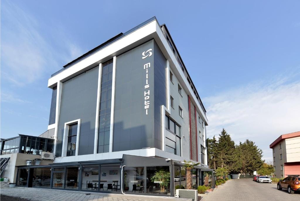 MİLLS HOTEL — 1