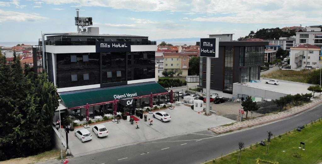MİLLS HOTEL — 4