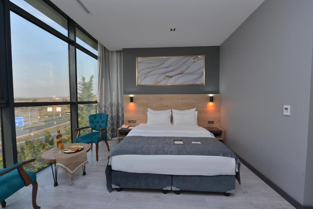MİLLS HOTEL — 5