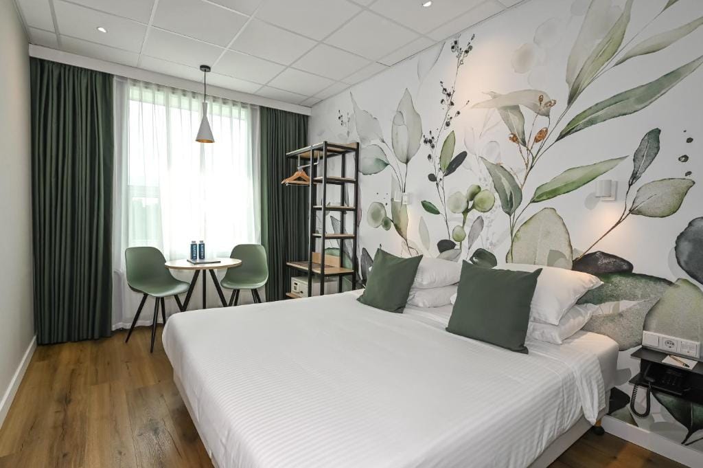Court Garden Hotel — 3