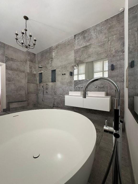 Romantic Rouge Suite - With Round Bath — 3