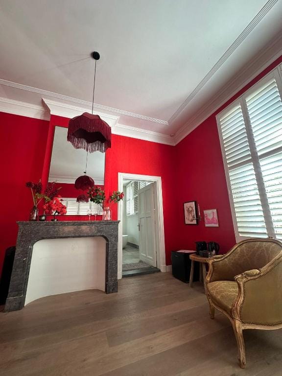 Romantic Rouge Suite - With Round Bath — 4