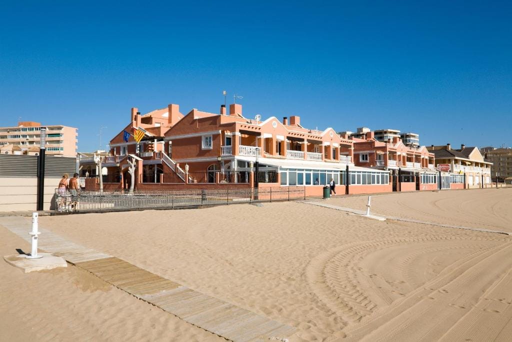 Lloyds Beach Club — 1